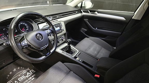 Volkswagen Passat 9 of 27