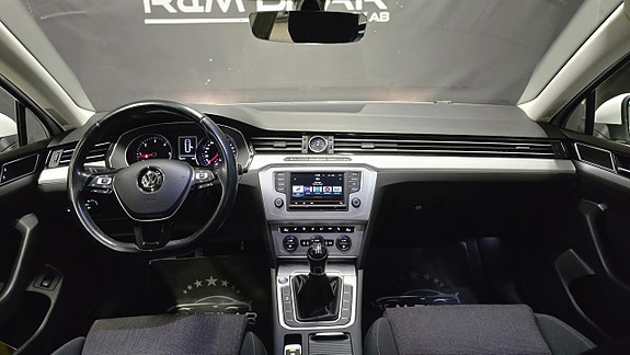 Volkswagen Passat 10 of 27