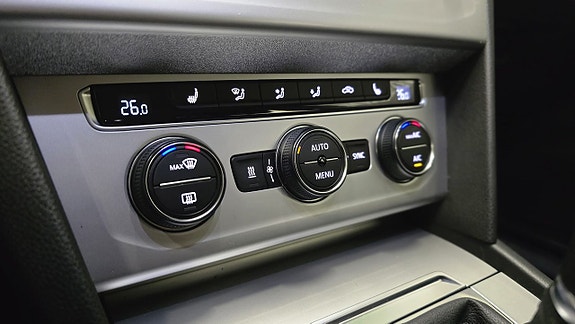 Volkswagen Passat 16 of 27