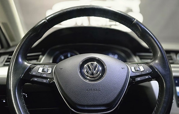 Volkswagen Passat 26 of 27