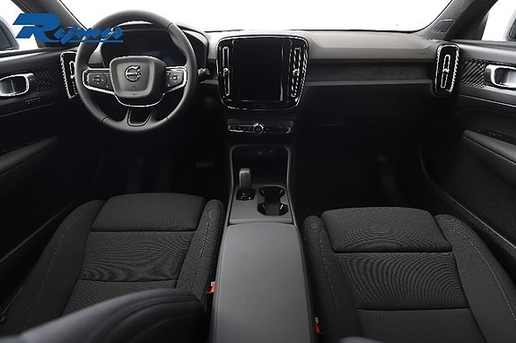 Volvo EX40 7 of 23