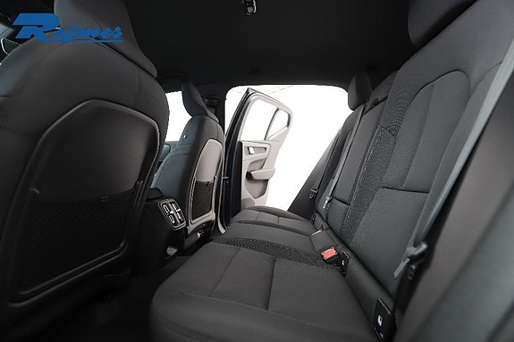 Volvo EX40 6 of 23