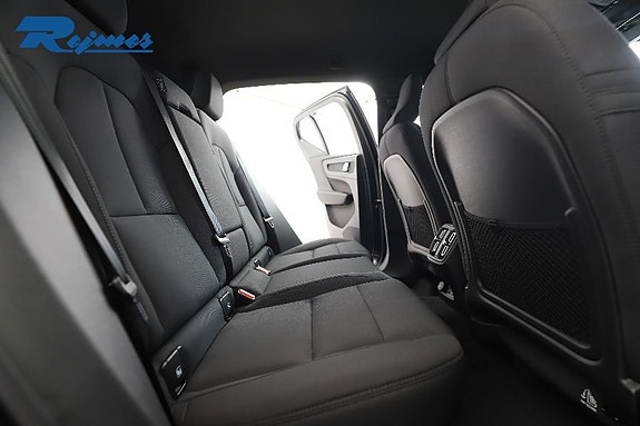 Volvo EX40 8 of 23