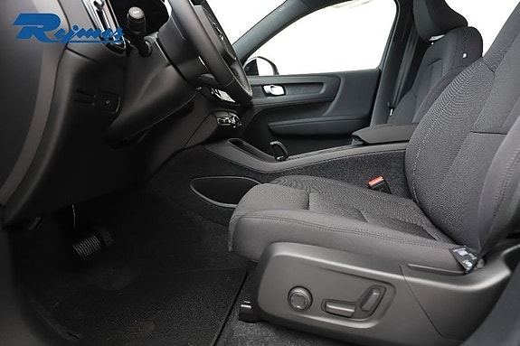 Volvo EX40 5 of 23