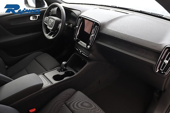 Volvo EX40 9 of 23