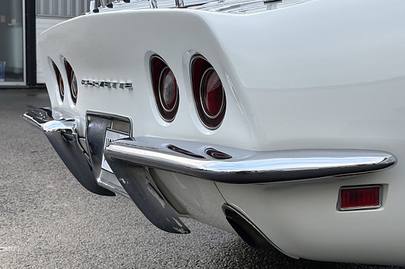 Chevrolet Corvette 20 of 25