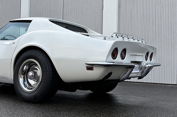 Chevrolet Corvette 11 of 25