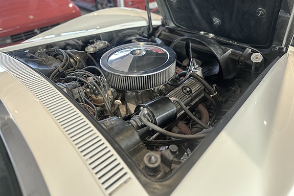Chevrolet Corvette 9 of 25