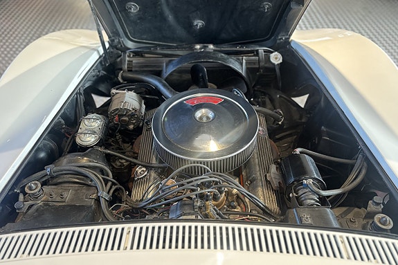 Chevrolet Corvette 10 of 25