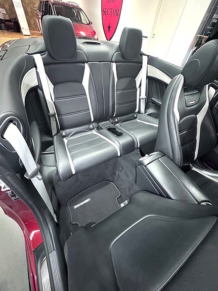 Mercedes-Benz C63 8 of 20