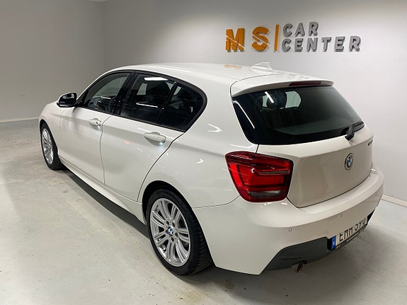 BMW 118d 4 of 5