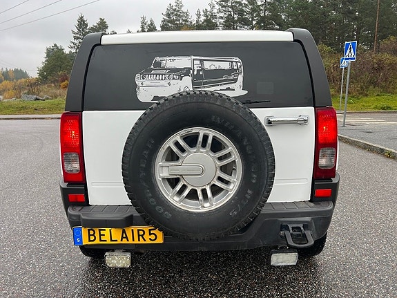 Hummer H3 2 of 5