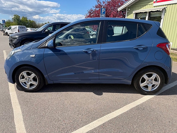 Hyundai i10 2 of 20