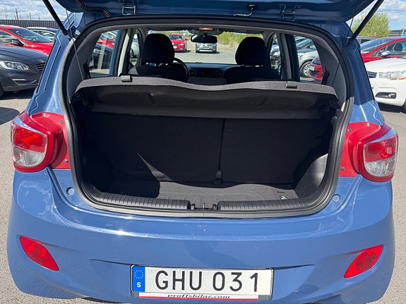 Hyundai i10 9 of 20