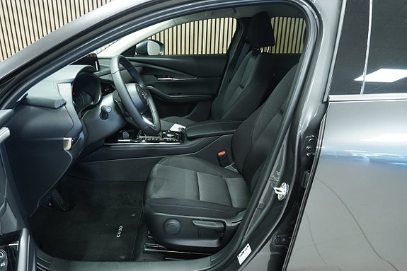 Mazda CX-30 10 of 15