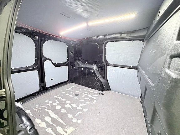Volkswagen Caddy 29 of 30
