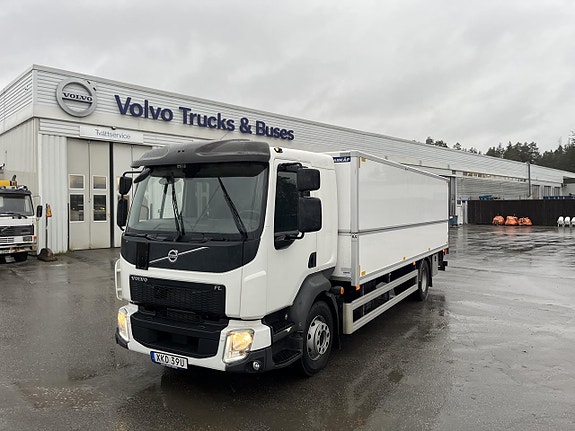 Volvo FL FL Höj och sänkbart skåp, 15 pallars