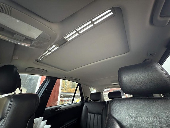Mercedes-Benz ML320 11 of 14