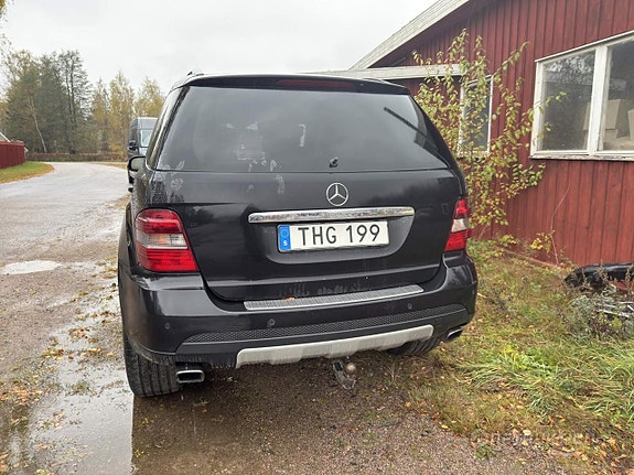 Mercedes-Benz ML320 6 of 14