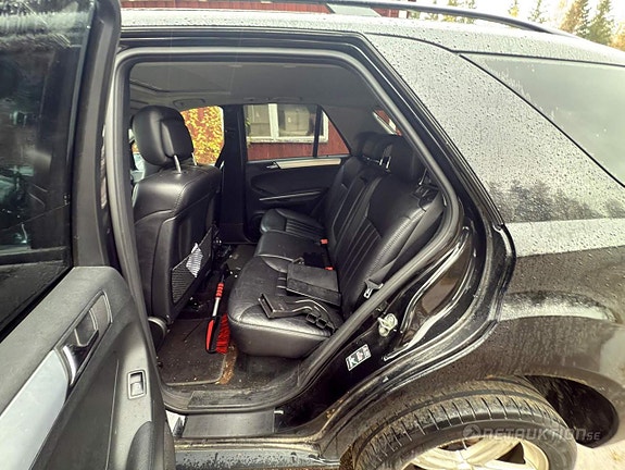 Mercedes-Benz ML320 12 of 14