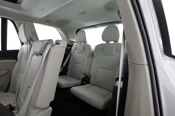 Volvo XC90 13 of 30