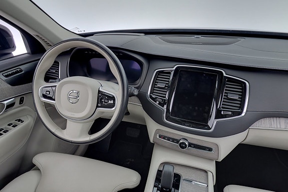 Volvo XC90 16 of 30