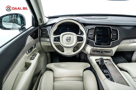 Volvo XC90 11 of 27