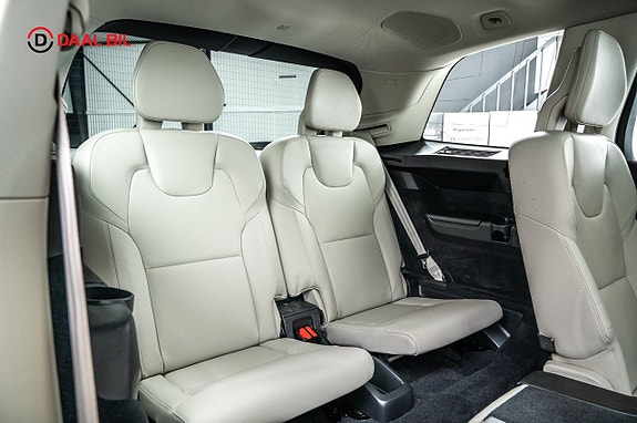 Volvo XC90 24 of 27
