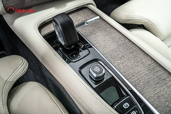 Volvo XC90 19 of 27