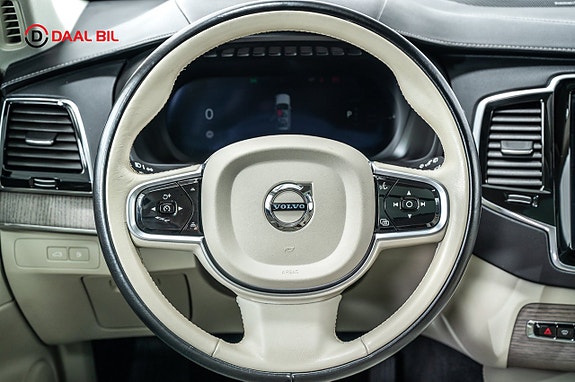 Volvo XC90 12 of 27