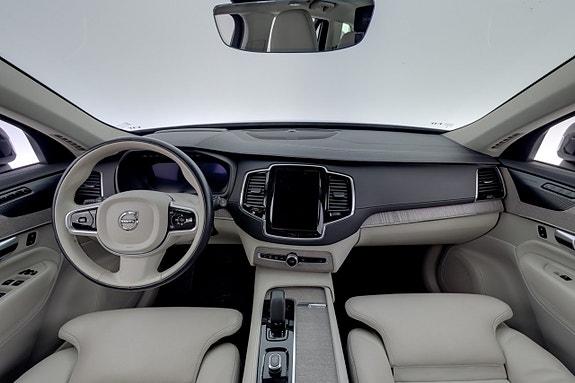 Volvo XC90 14 of 30