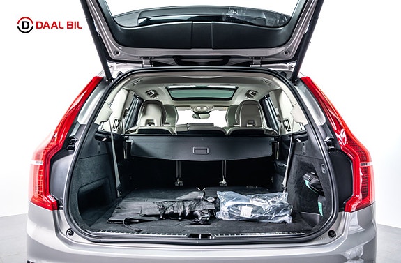 Volvo XC90 25 of 27