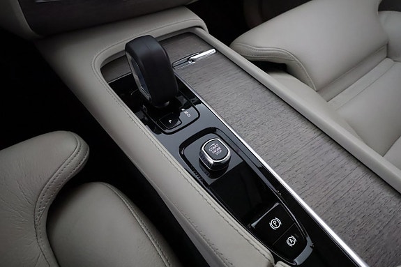 Volvo XC90 24 of 30