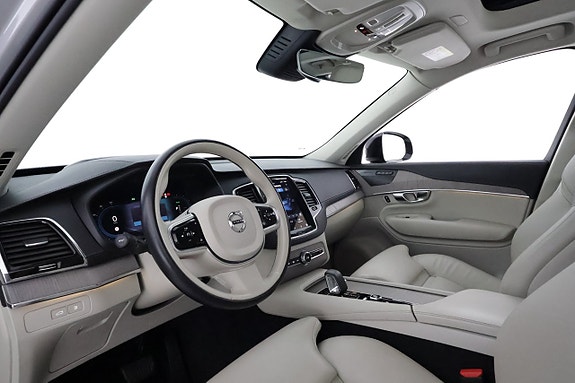 Volvo XC90 11 of 30