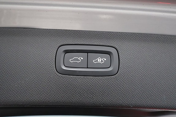 Volvo XC90 30 of 30