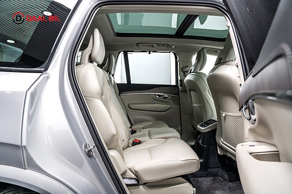 Volvo XC90 23 of 27