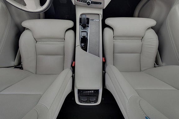 Volvo XC90 15 of 30