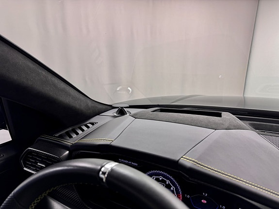 Lamborghini Urus 10 of 18