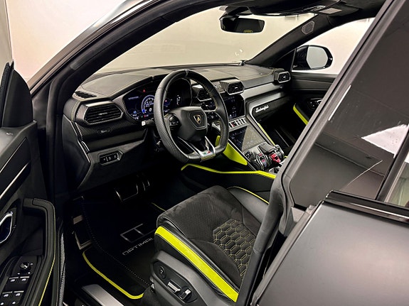 Lamborghini Urus 3 of 18