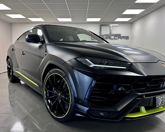 Lamborghini Urus 2 of 18