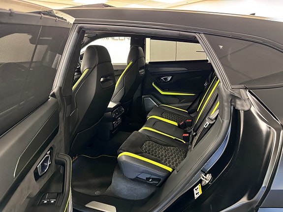Lamborghini Urus 15 of 18