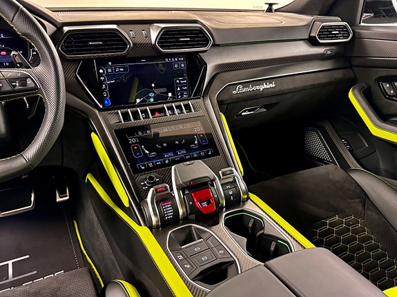 Lamborghini Urus 5 of 18