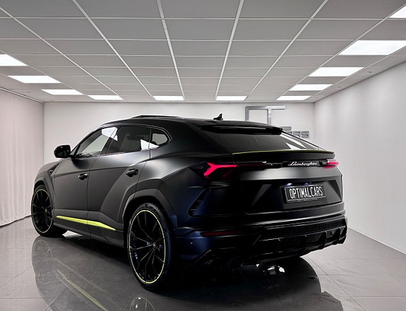 Lamborghini Urus 9 of 18