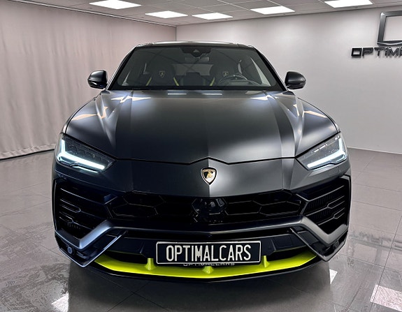 Lamborghini Urus 8 of 18