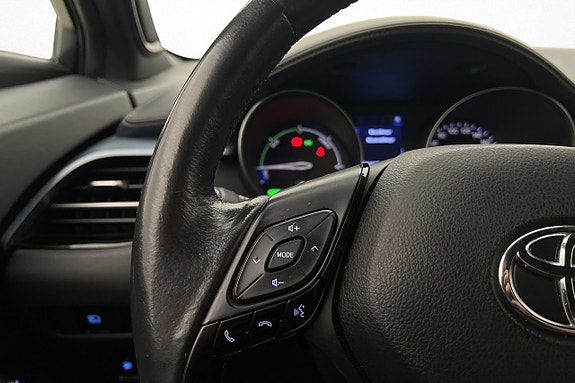 Toyota C-HR 13 of 26