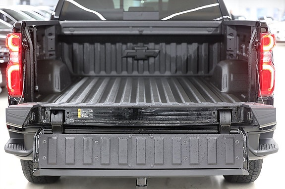 Chevrolet Silverado EV 10 of 26