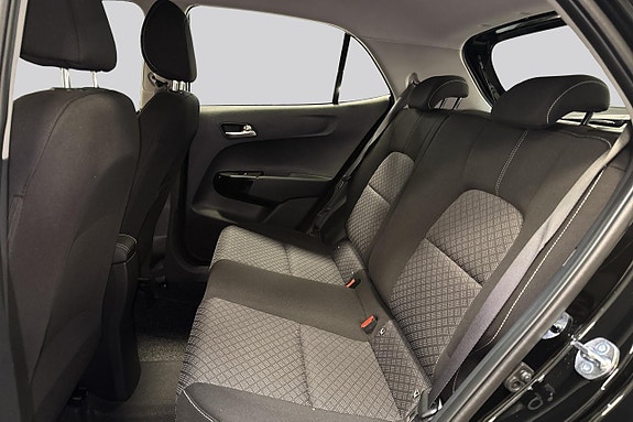 Kia Picanto 9 of 17