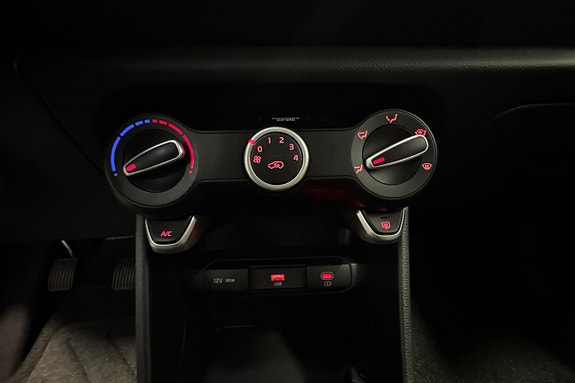 Kia Picanto 13 of 17