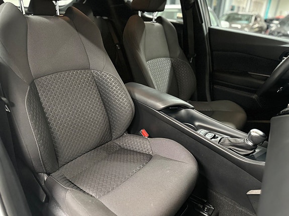 Toyota C-HR 16 of 24