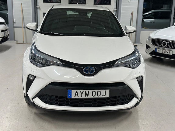 Toyota C-HR 2 of 24